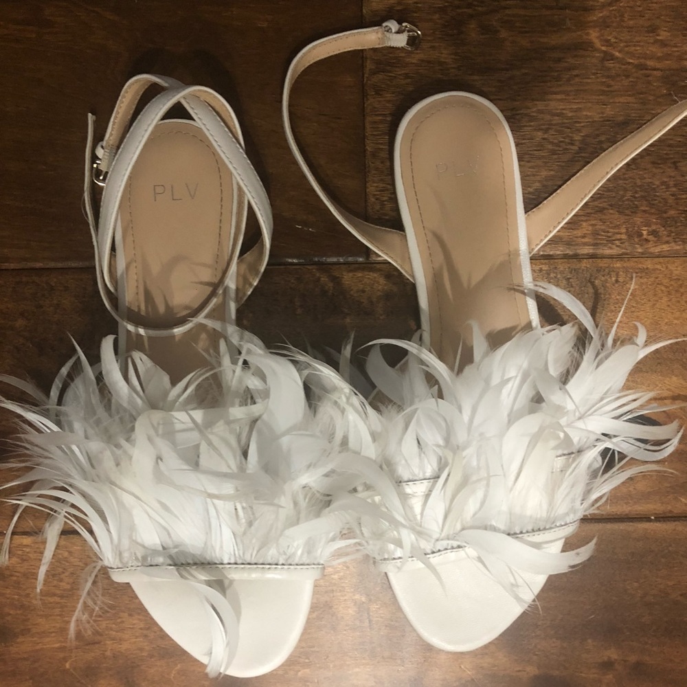 Pour la Victoire Layla sandal - feather sandal